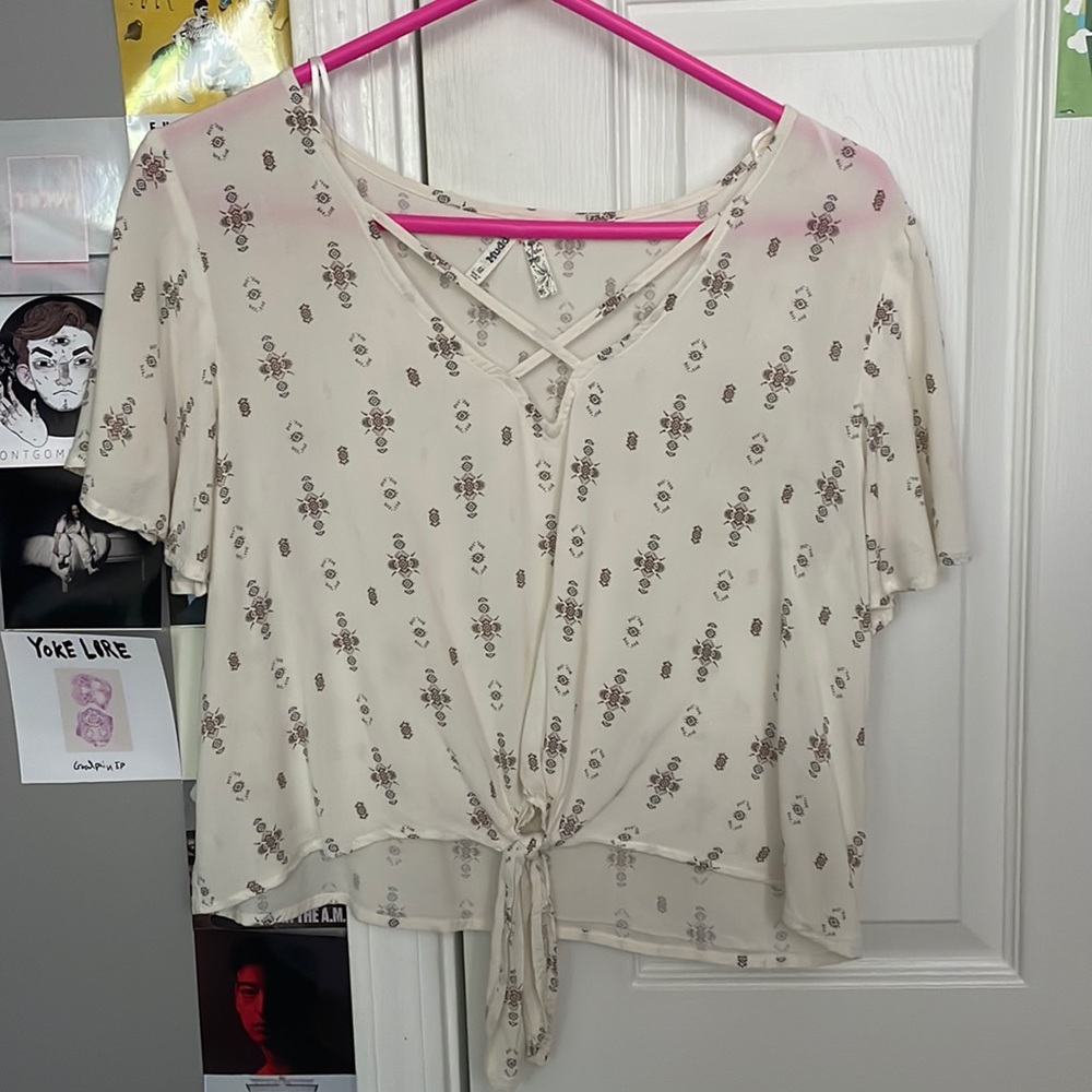flowy patterned low cut top